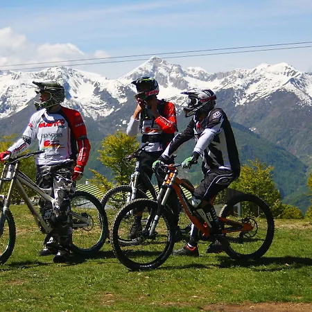 Yoghi E Bubu Κάμπινγκ *