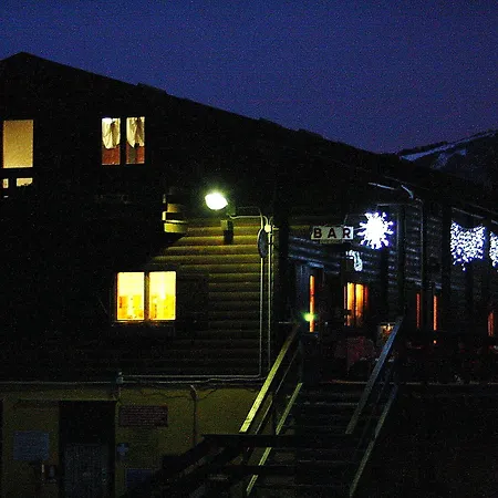 Yoghi E Bubu Kamp alanı *