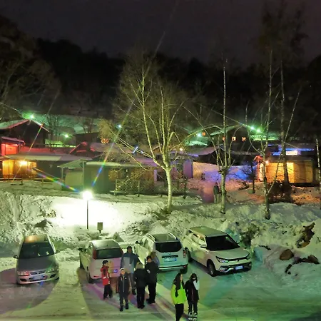 Yoghi E Bubu Kamp alanı *