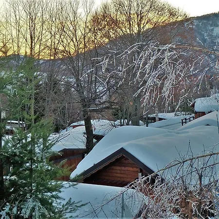 Yoghi E Bubu Κάμπινγκ