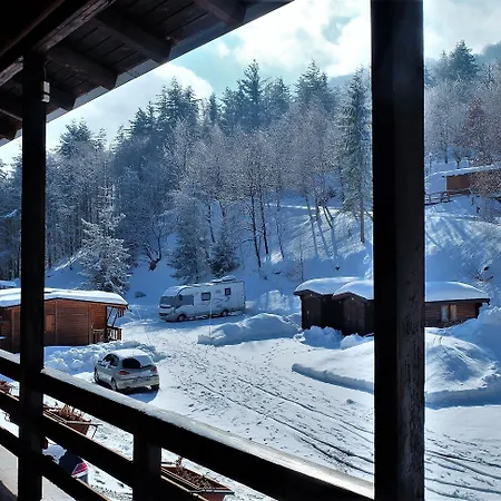 Yoghi E Bubu Κάμπινγκ